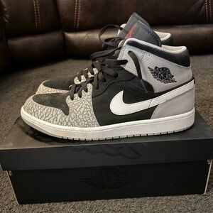 Jordan 1 Mid SE Elephant Print